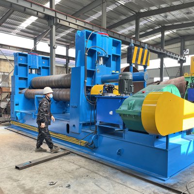 卷板機(jī)生產(chǎn)車(chē)間